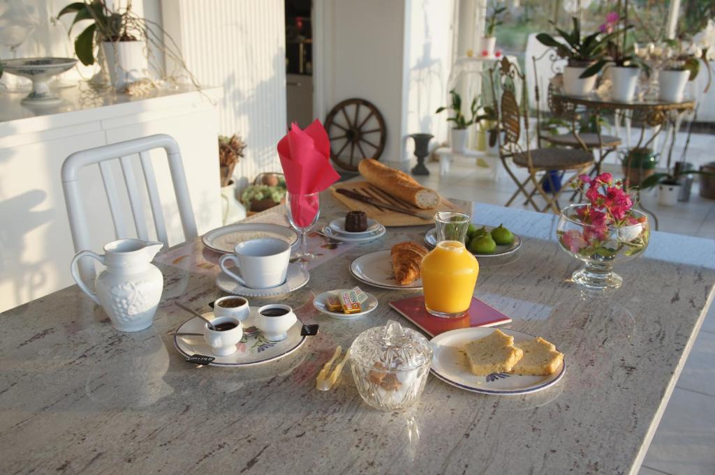 Bed and Breakfast Les Raisins Du Bonheur Puisseguin Exterior foto
