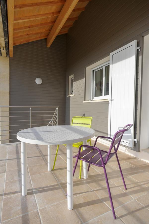 Bed and Breakfast Les Raisins Du Bonheur Puisseguin Exterior foto
