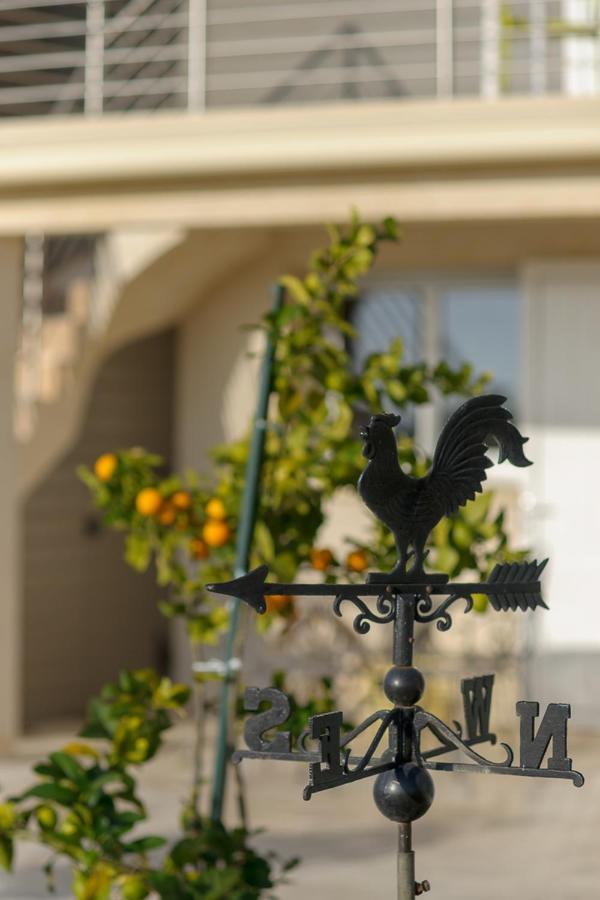 Bed and Breakfast Les Raisins Du Bonheur Puisseguin Exterior foto
